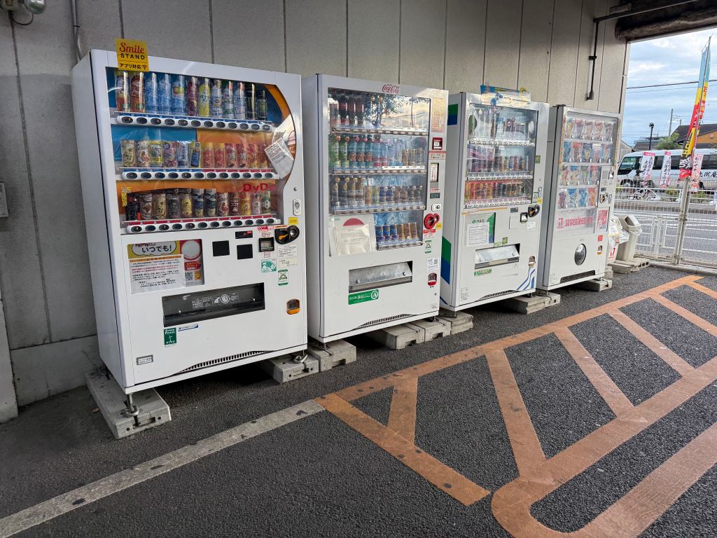 コジマ×ビックカメラ東大和店自動販売機